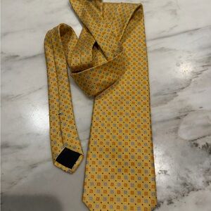 Brooks Brothers Yellow Geometric Silk Tie with Blue Accents